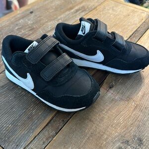 Nike MD Valiant Toddler Velcro Sneakers size 9c